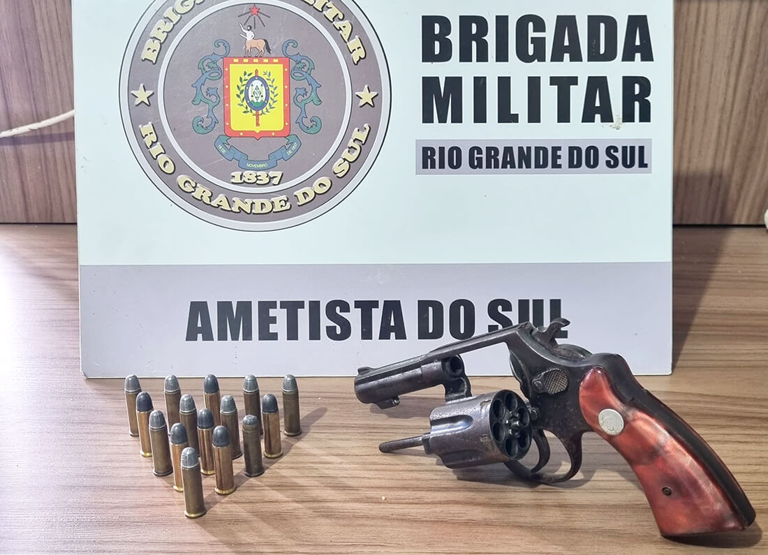 Capa Brigada Militar apreende arma de fogo e munições durante atendimento de ocorrência em Ametista do Sul