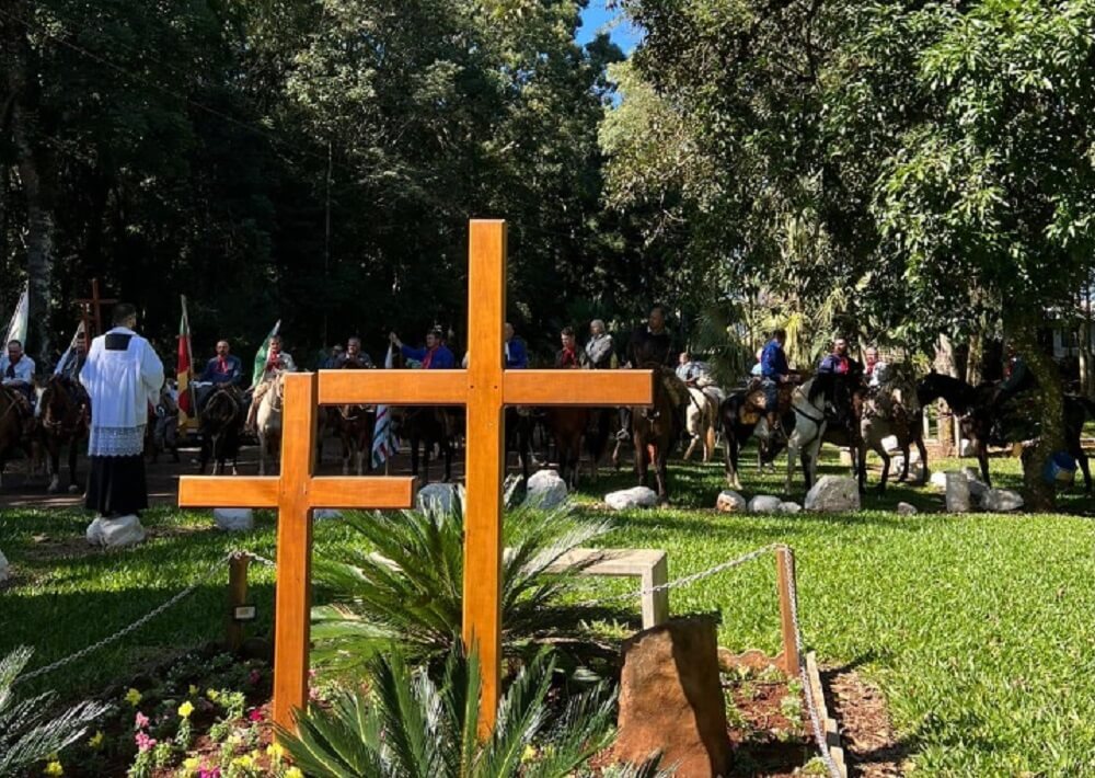 Capa Iniciada a 17ª Cavalgada da Fé em honra aos Beatos Manuel e Adílio