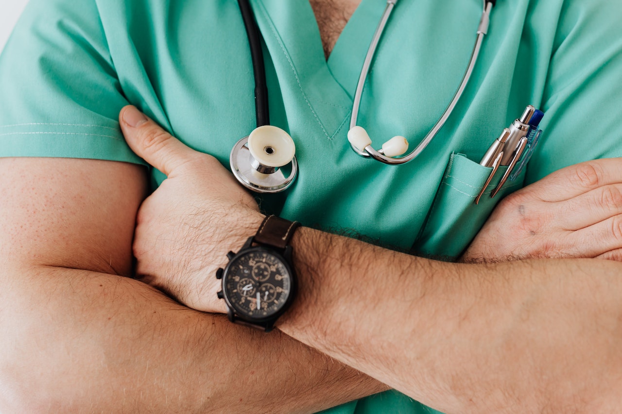 Capa Administração de FW contrata médico