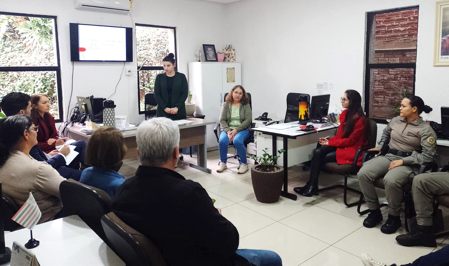 Capa Liberato Salzano mobiliza forças para garantir segurança nas escolas