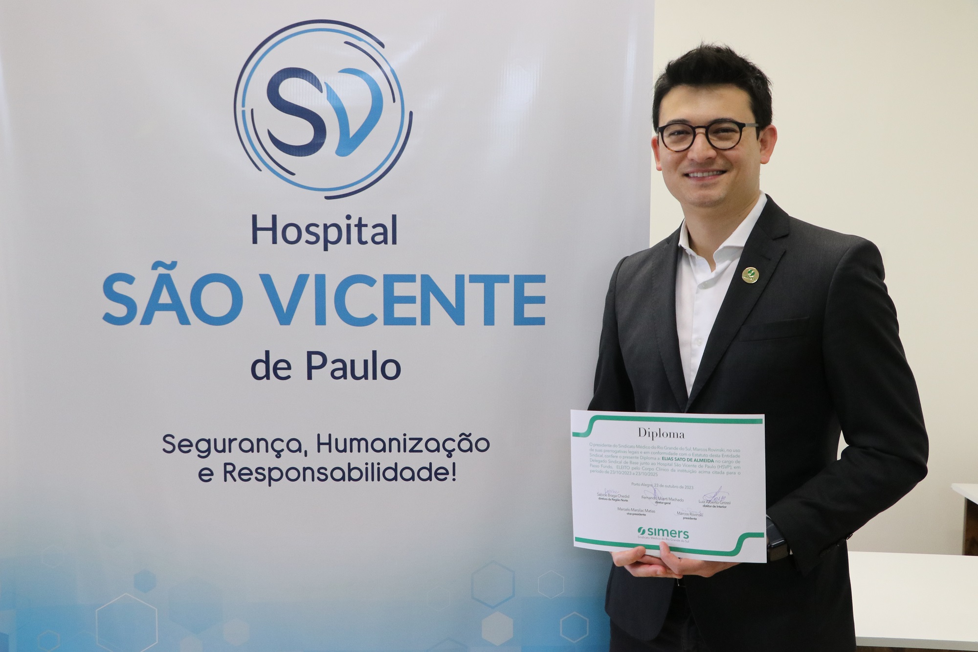 Capa Dr. Elias Sato de Almeida toma posse como delegado de base do Simers no HSVP