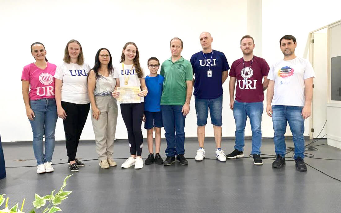 Capa Aluna da Escola da URI recebe Medalha de Ouro da OBA