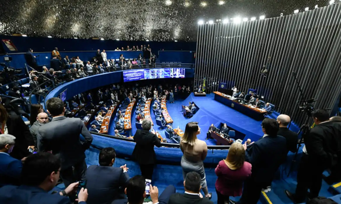 Capa Fim da 6x1: saiba quando entra em vigor nova jornada de trabalho