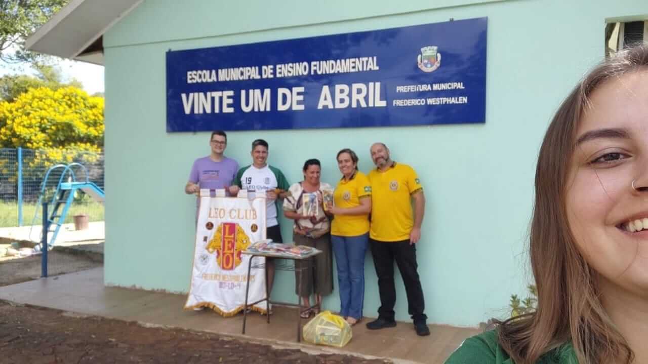 Capa LEO Clube realiza campanha de entrega de kits de material escolar