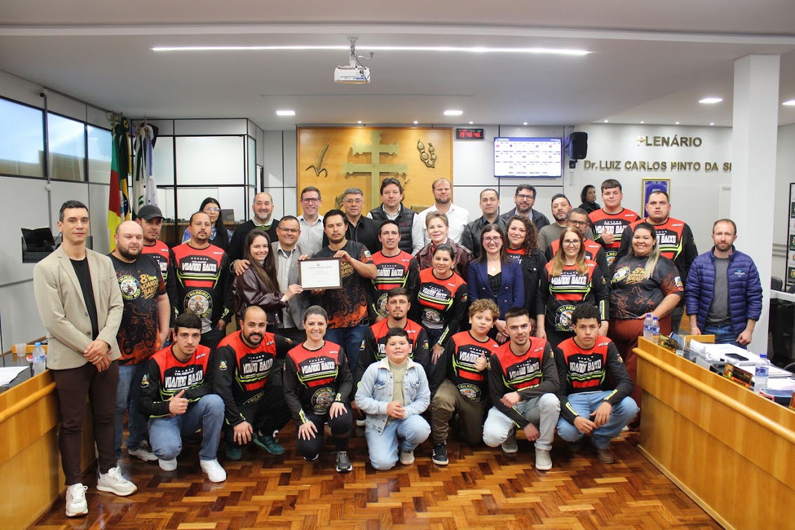 Capa Grupo de Trilheiros Voando Baixo recebe homenagem na Câmara de Palmeira das Missões