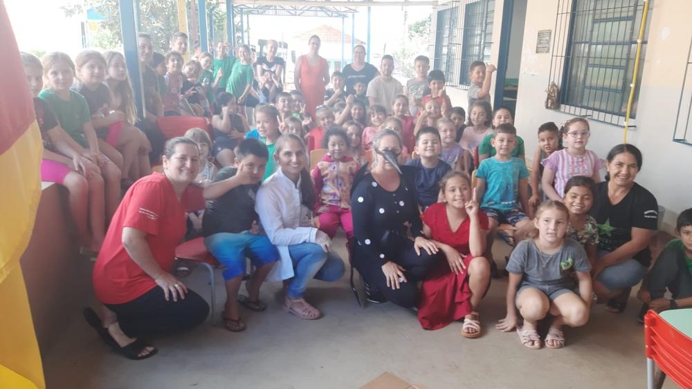 Capa Redentora: Escola Municipal Assis Brasil faz apresentação teatral sobre Dengue