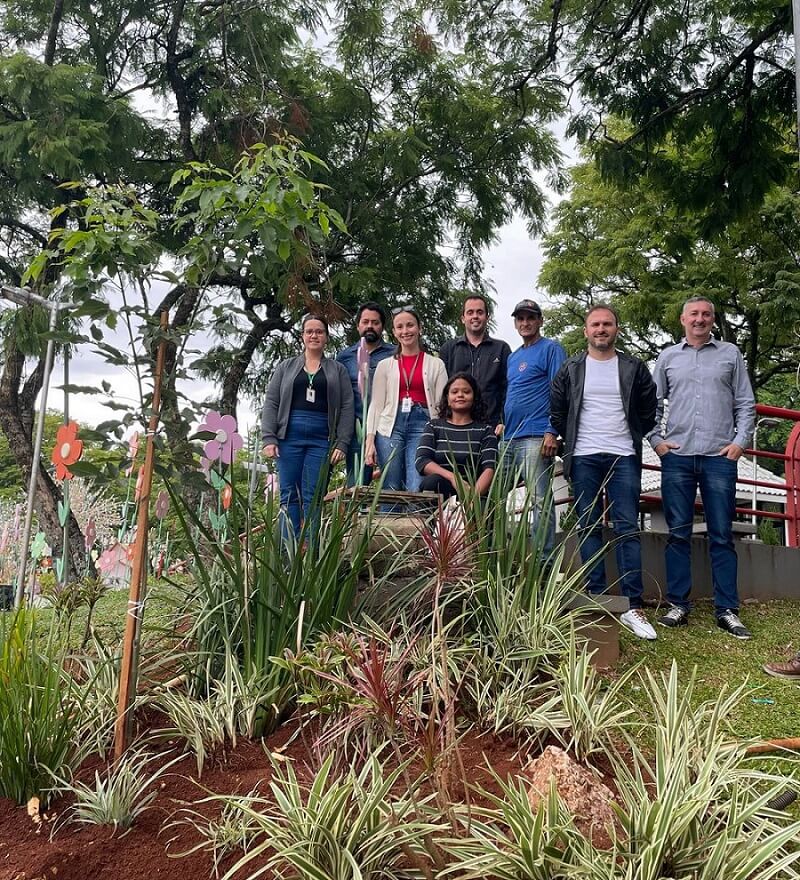 Capa Administração Municipal realiza plantio de exemplares de ipê roxo na Praça da Matriz