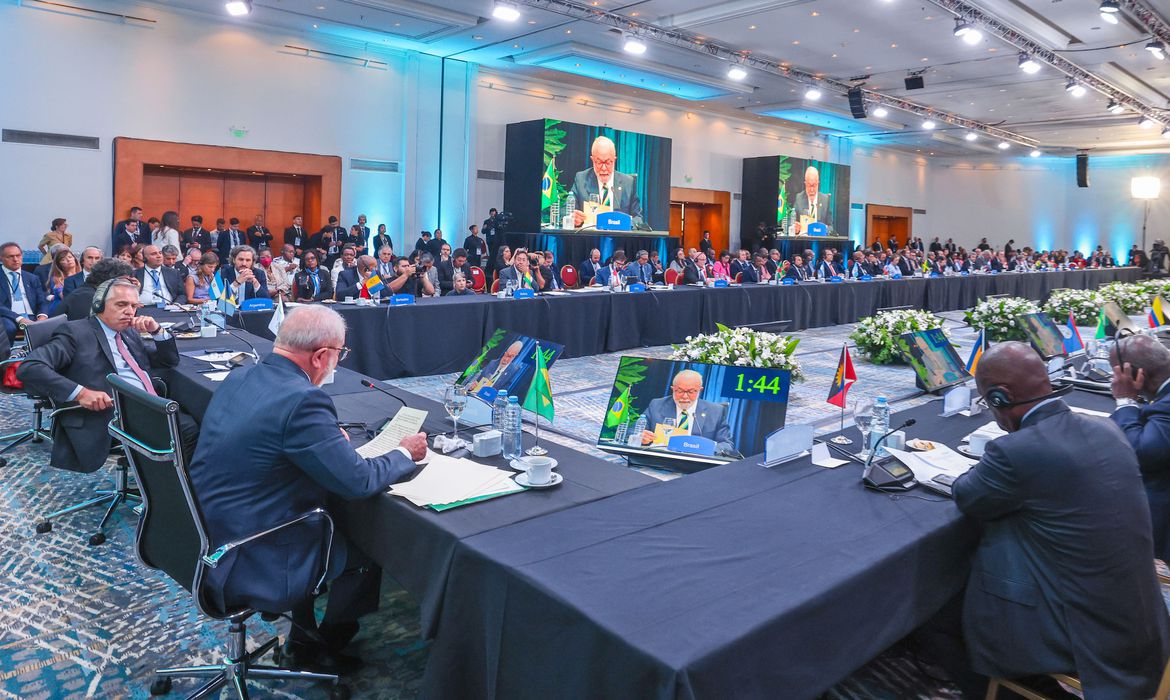 Capa Países da região devem liderar preservação da Amazônia, diz Lula