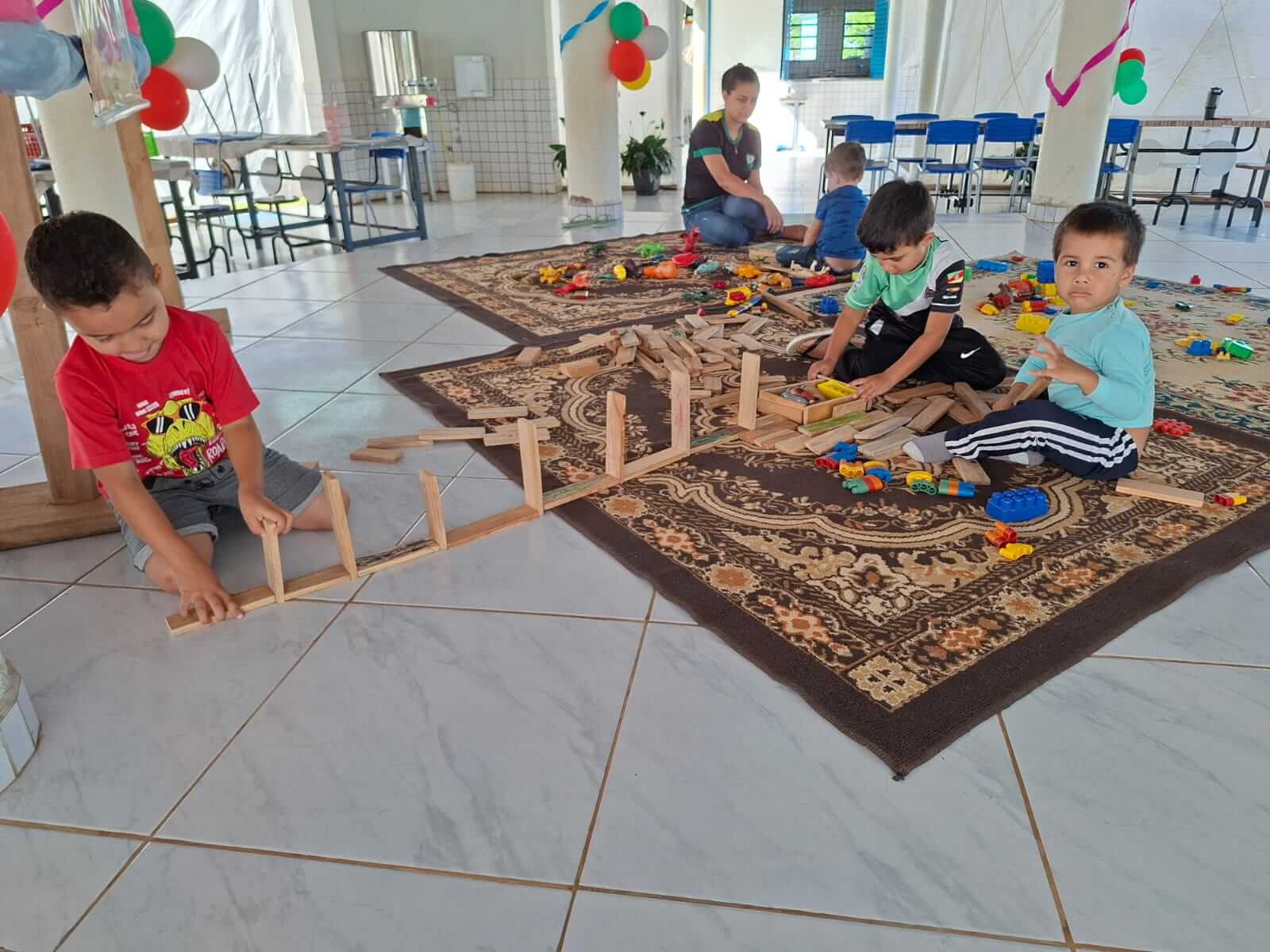 Capa Creche nas Férias garante acolhimento, cuidado e atividades educativas para crianças em Pinheirinho do Vale