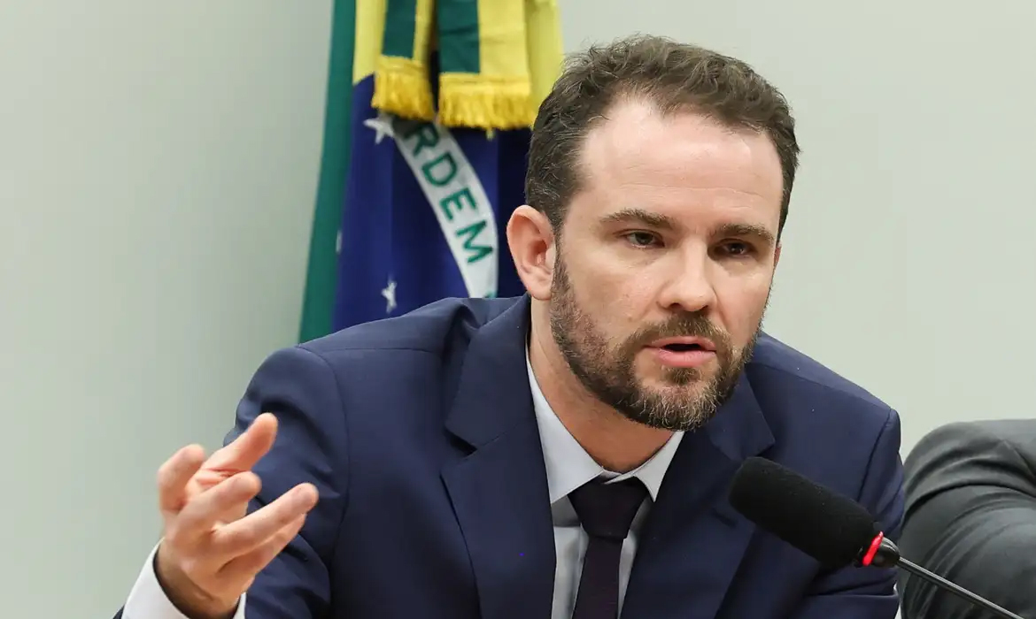 Capa Ministério da Fazenda avalia medidas para garantir a meta fiscal