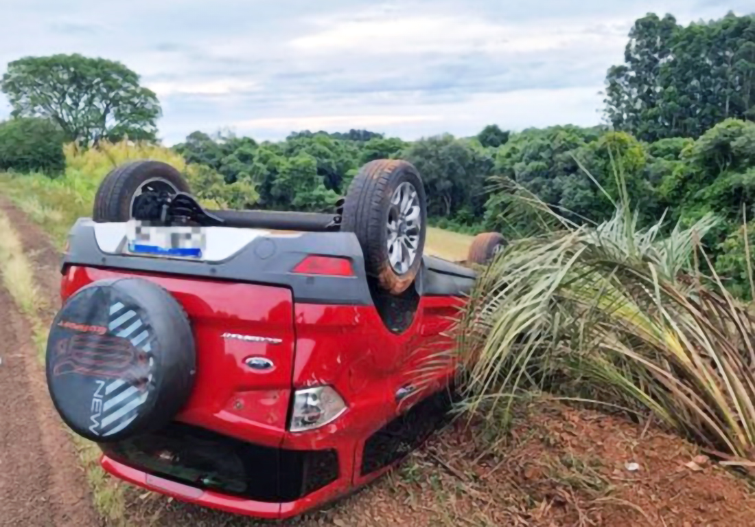 Capa Mulher fica ferida após capotamento na BR-472 em Três de Maio