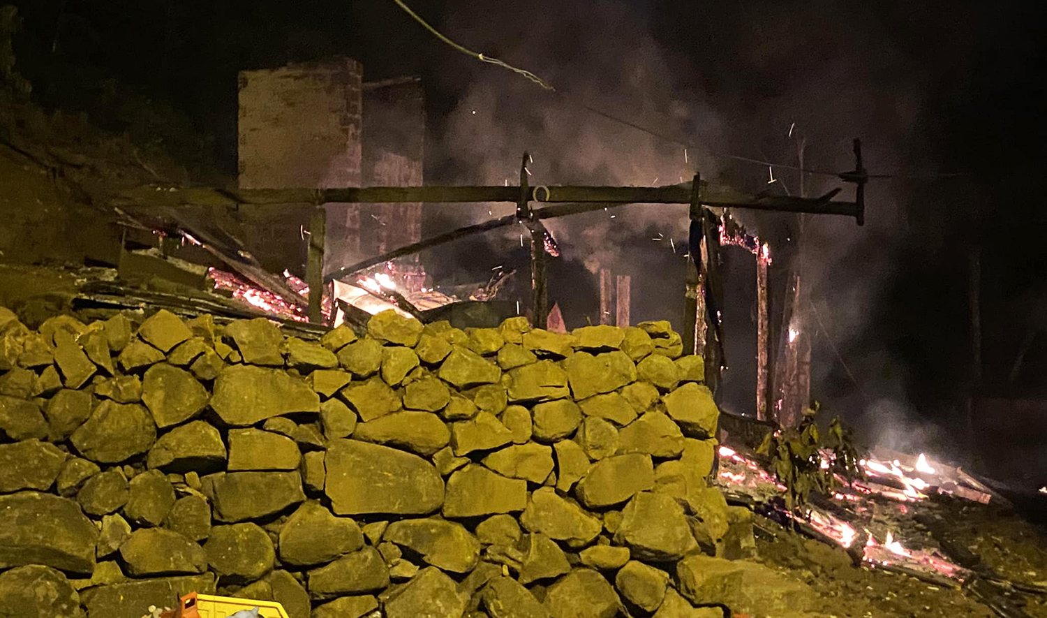 Capa Residência é consumida pelo fogo em Iraí
