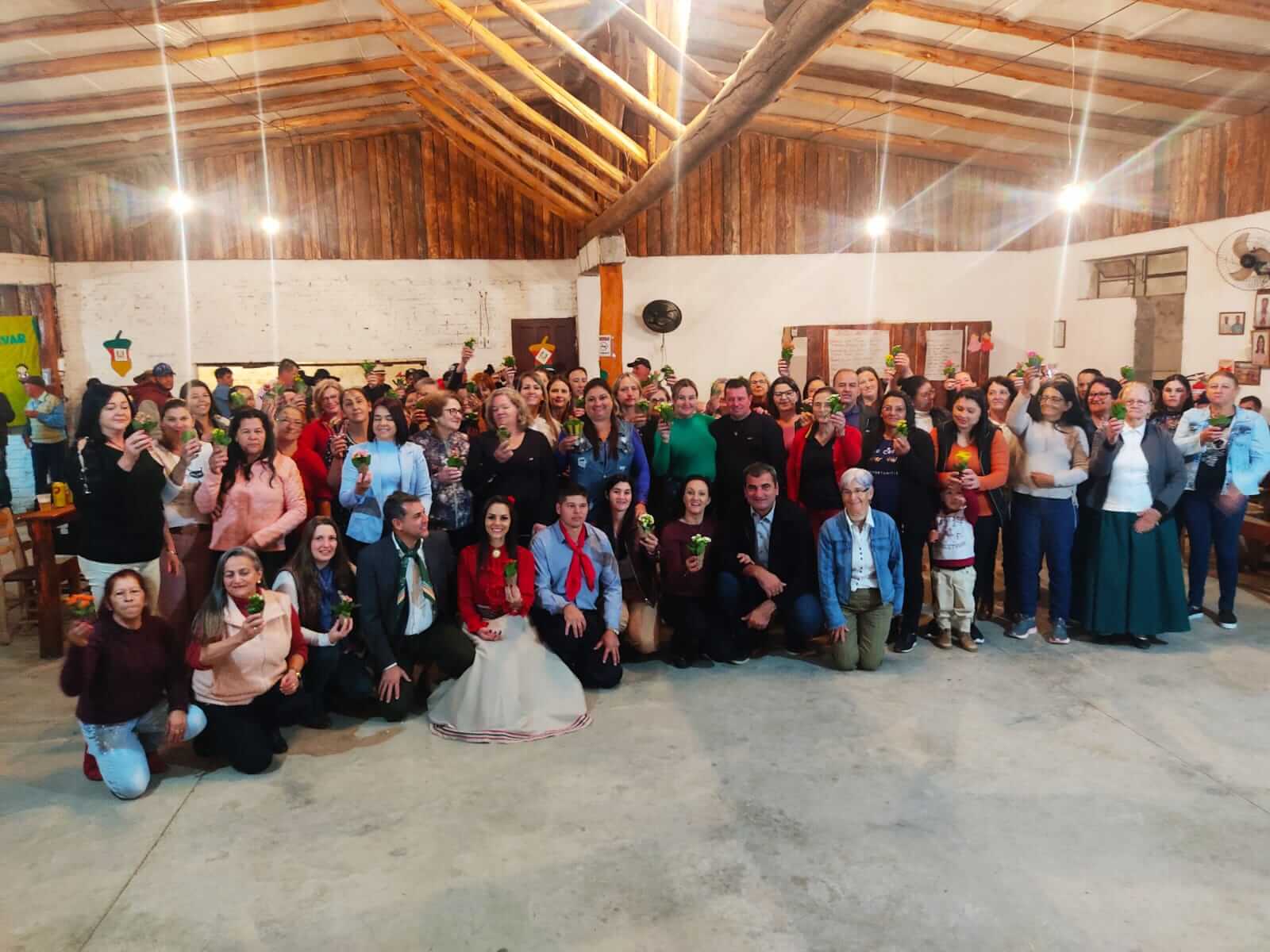 Capa Jantar dançante em homenagem ao Dias das Mães é realizado em Caiçara
