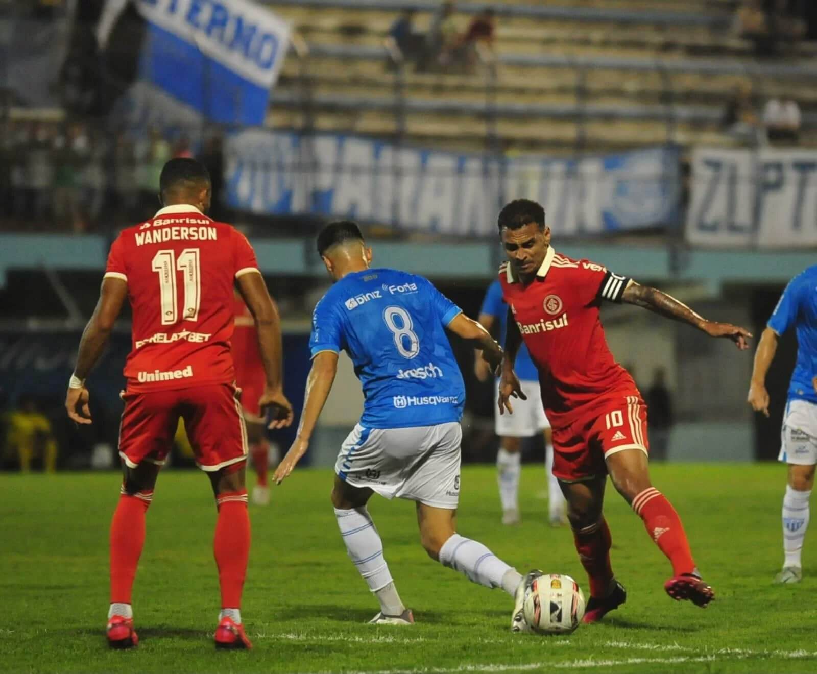 Capa Tudo igual no Estádio do Vale!