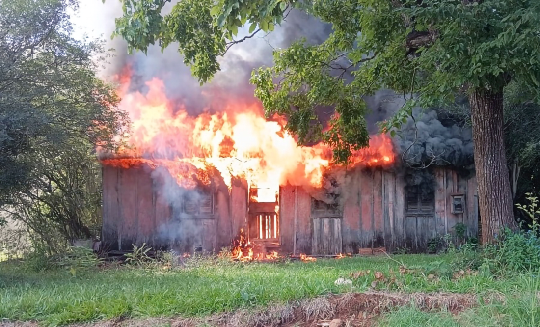 Capa Após incendiar casa do pai, homem tira a própria vida na cidade de Campo Novo