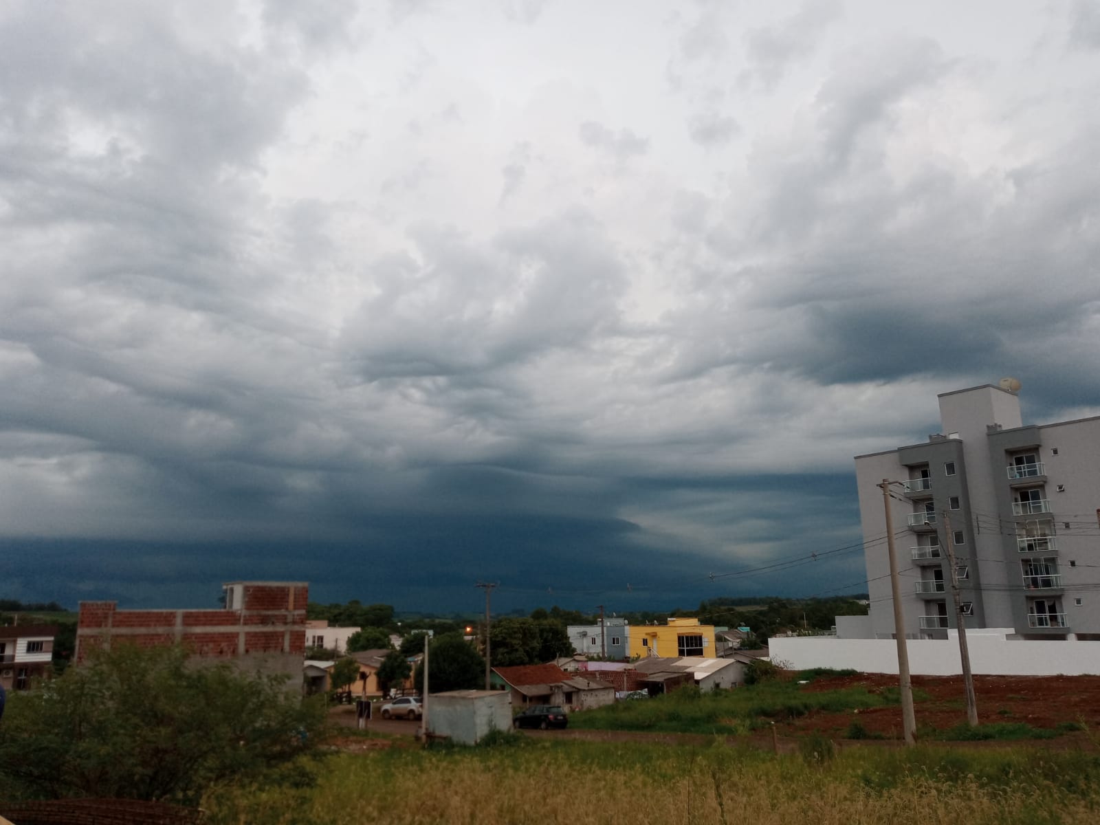 Capa Estado terá chuva em todas as regiões e temporais isolados no final de semana