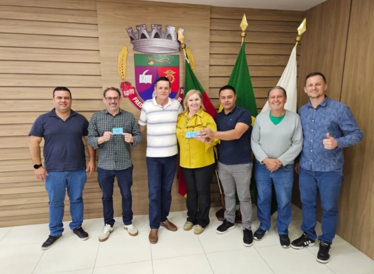 Capa Comunidade de Castelinho celebra Santa Cruz