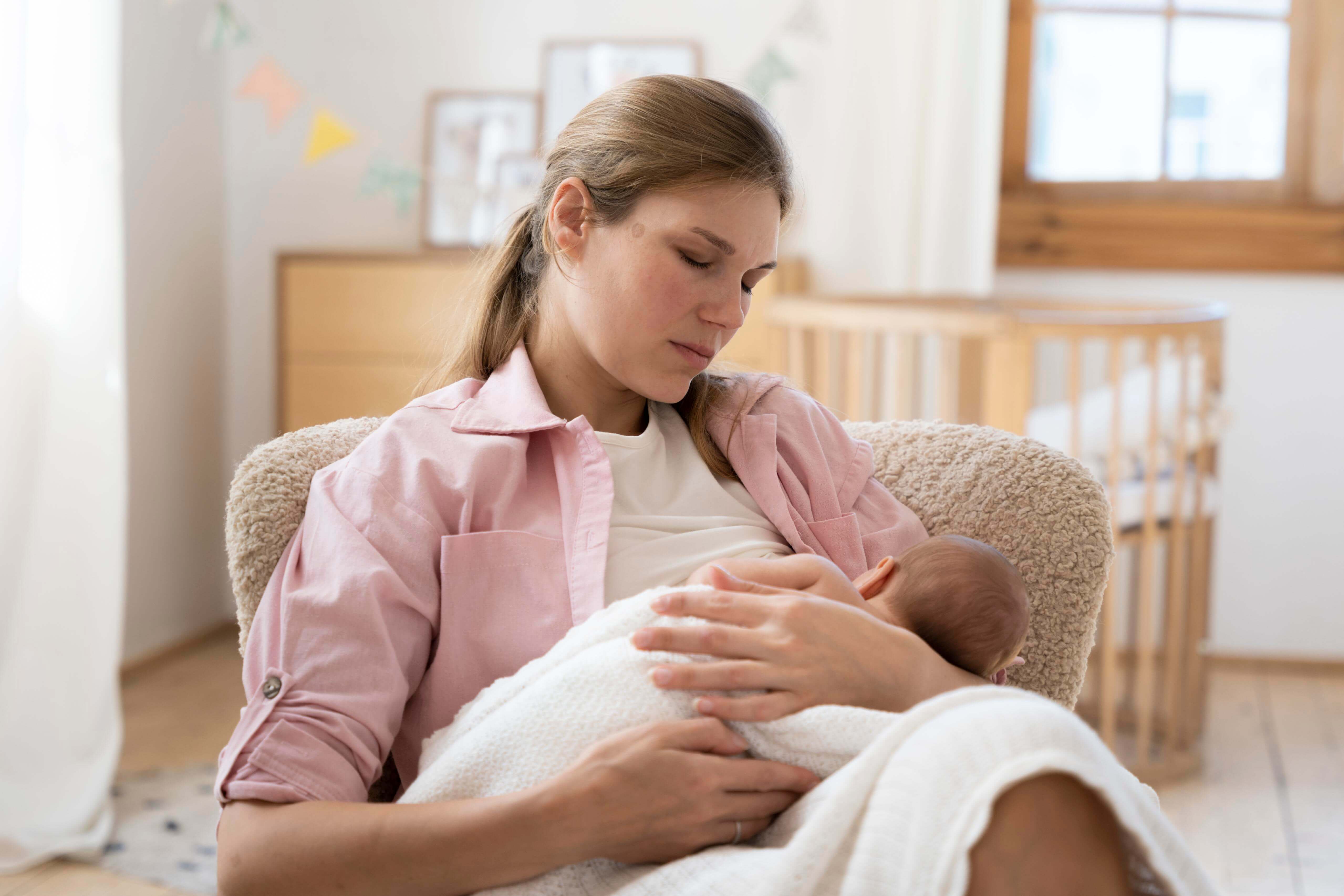 Capa Projeto de lei prevê que cuidado com os filhos conte como tempo para mãe se aposentar