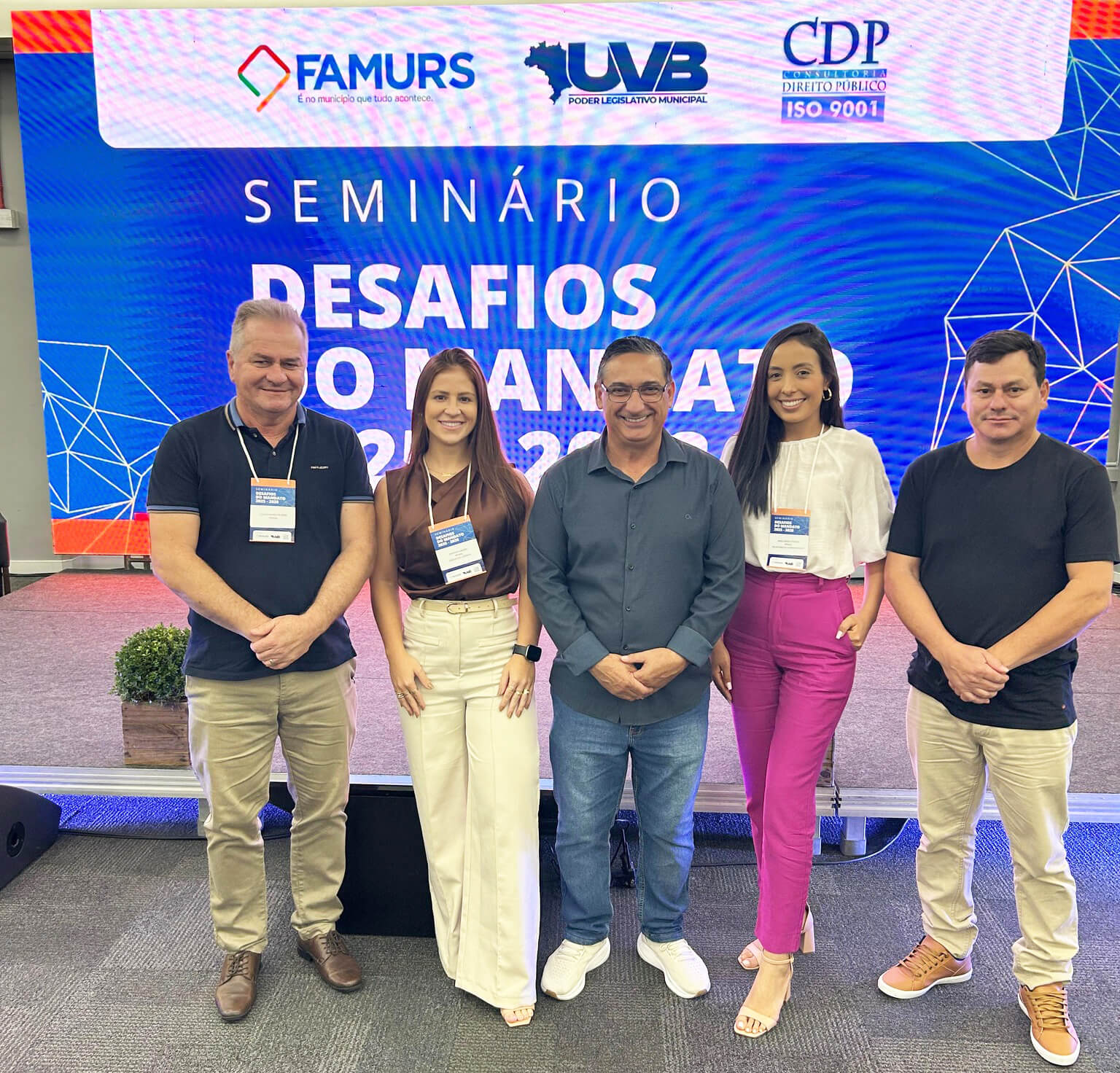 Capa Gestores e servidores de Pinhal participam do seminário “Desafios do Mandato 2025-2028” promovido pela FAMURS