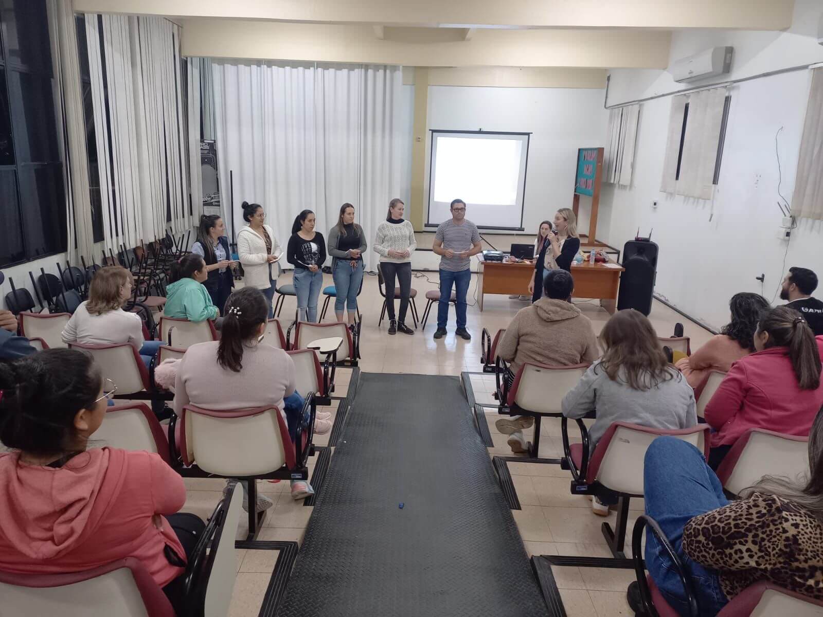 Capa Escola de Pinhal promove palestra sobre comportamento alimentar e hábitos deletérios
