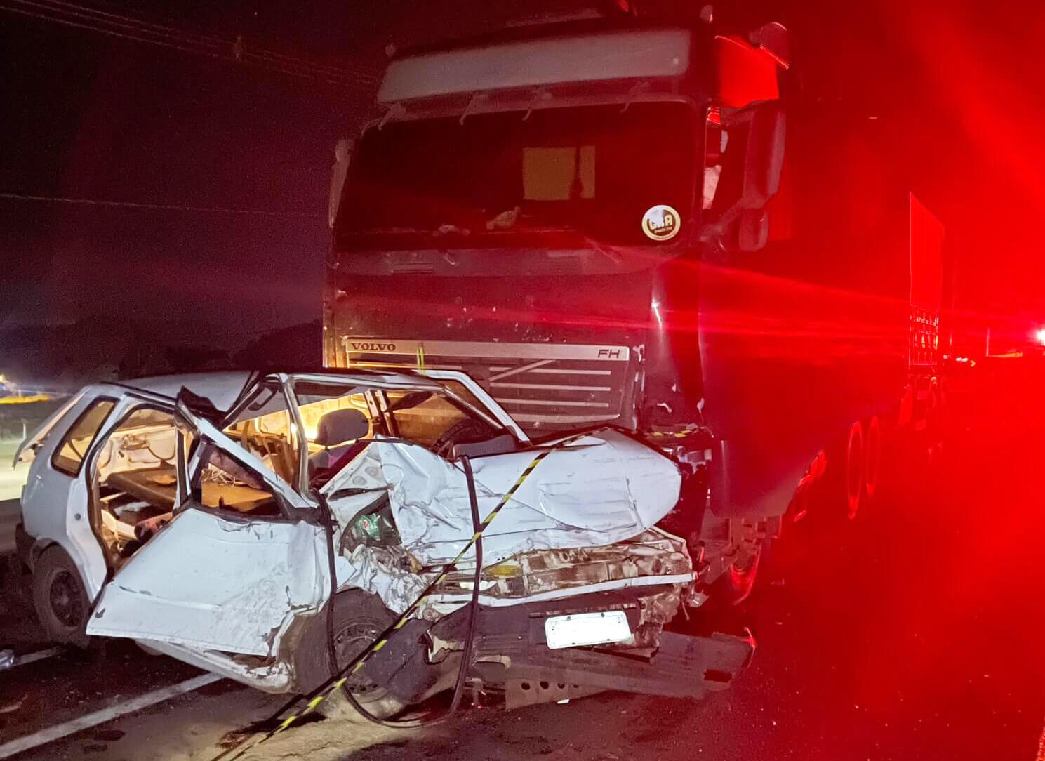 Capa Carreta com placas de Ronda Alta se envolve em acidente com morte em Santa Catarina
