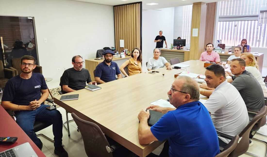Capa Vereadores se reúnem para debater situação do Hospital Divina Providência