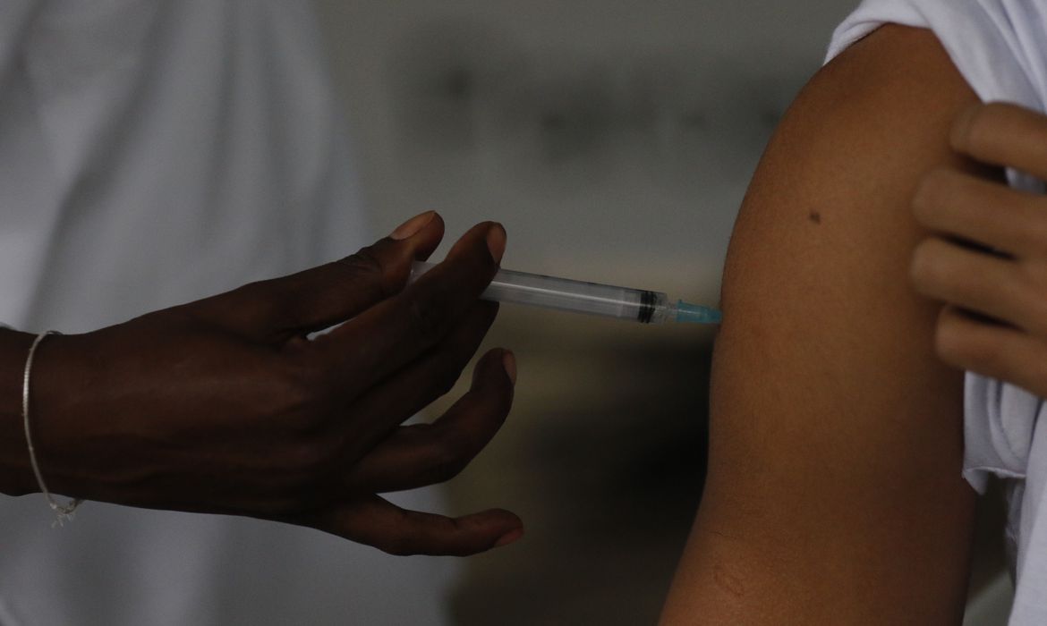 Capa Covid: aplicação da vacina bivalente deve começar em 27 de fevereiro