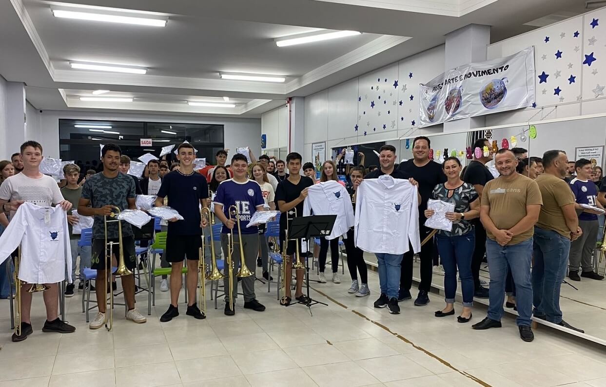 Capa Palmitinho: Uniformes são entregues à Banda Municipal 22 de Maio