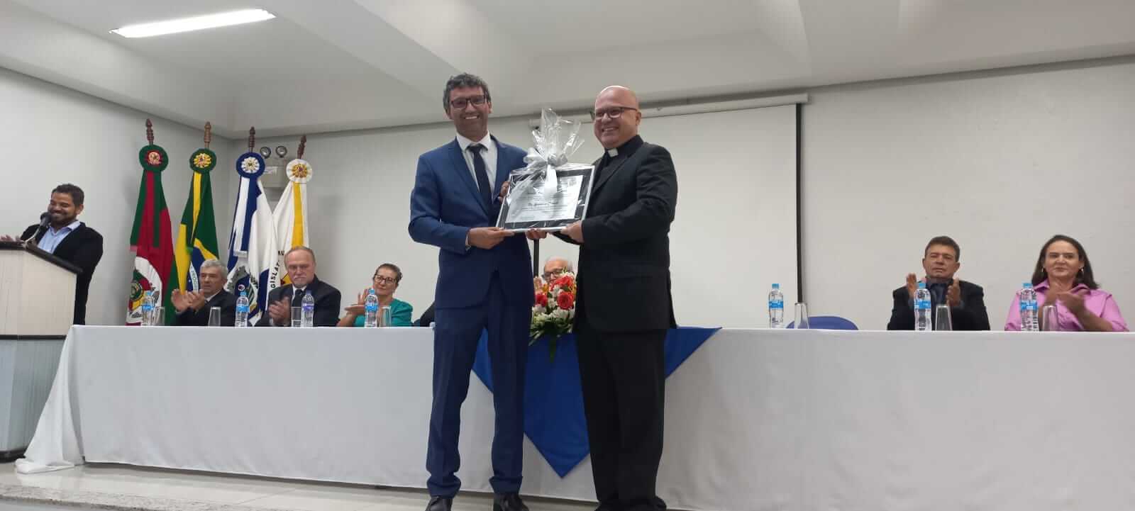 Capa Pároco Gerônimo Girardi recebe título de Cidadão Palmitinhense
