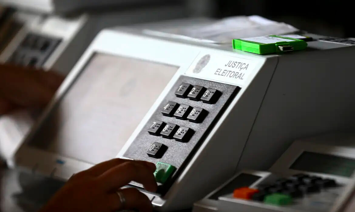 Capa Onze governadores renunciam para disputar eleições de outubro