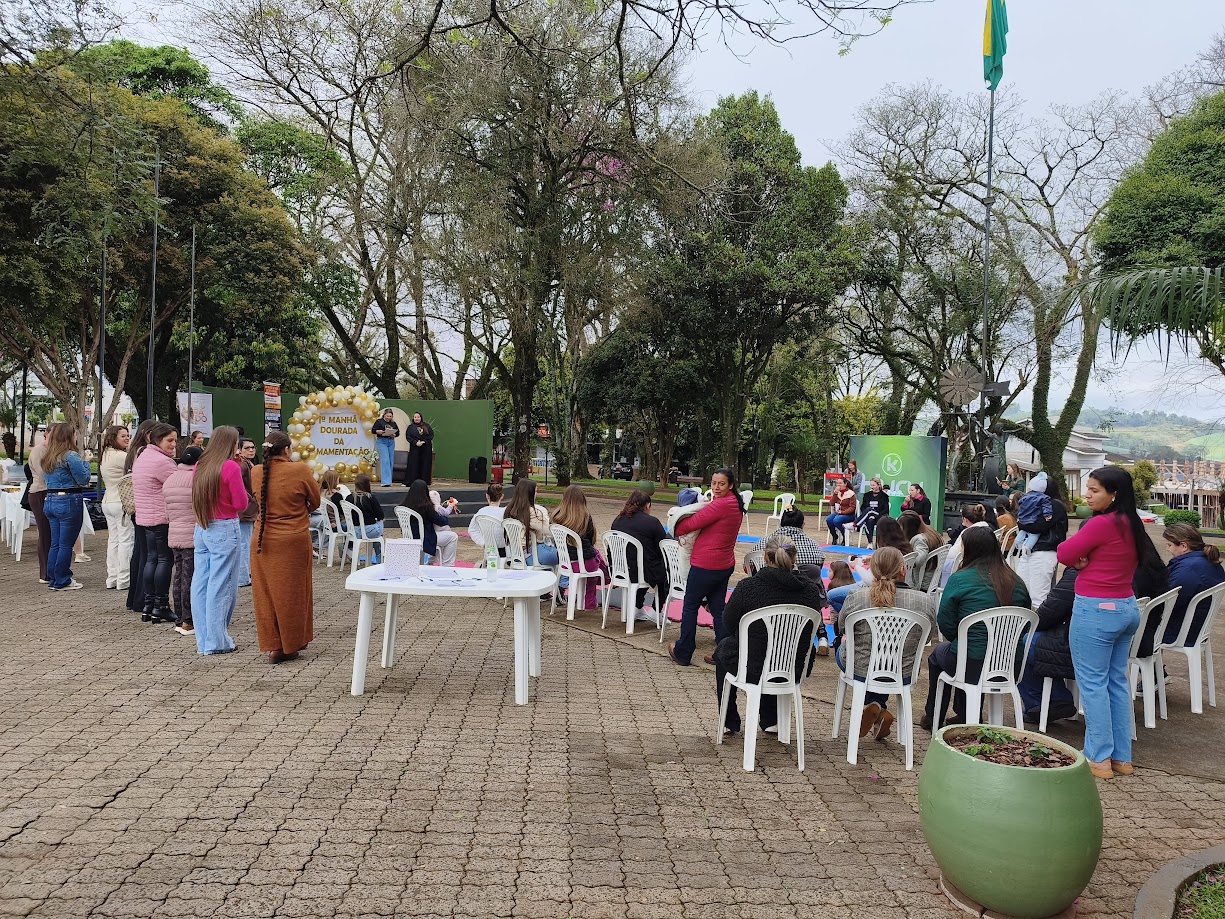 Capa Manhã Dourada da Amamentação reúne mães e gestantes em integração regional