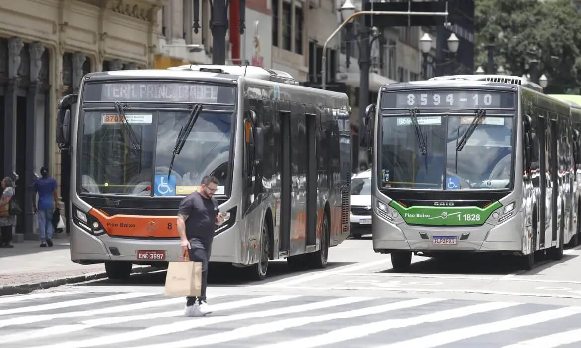 Capa Setor de serviços cresce 0,3% em junho e atinge patamar recorde