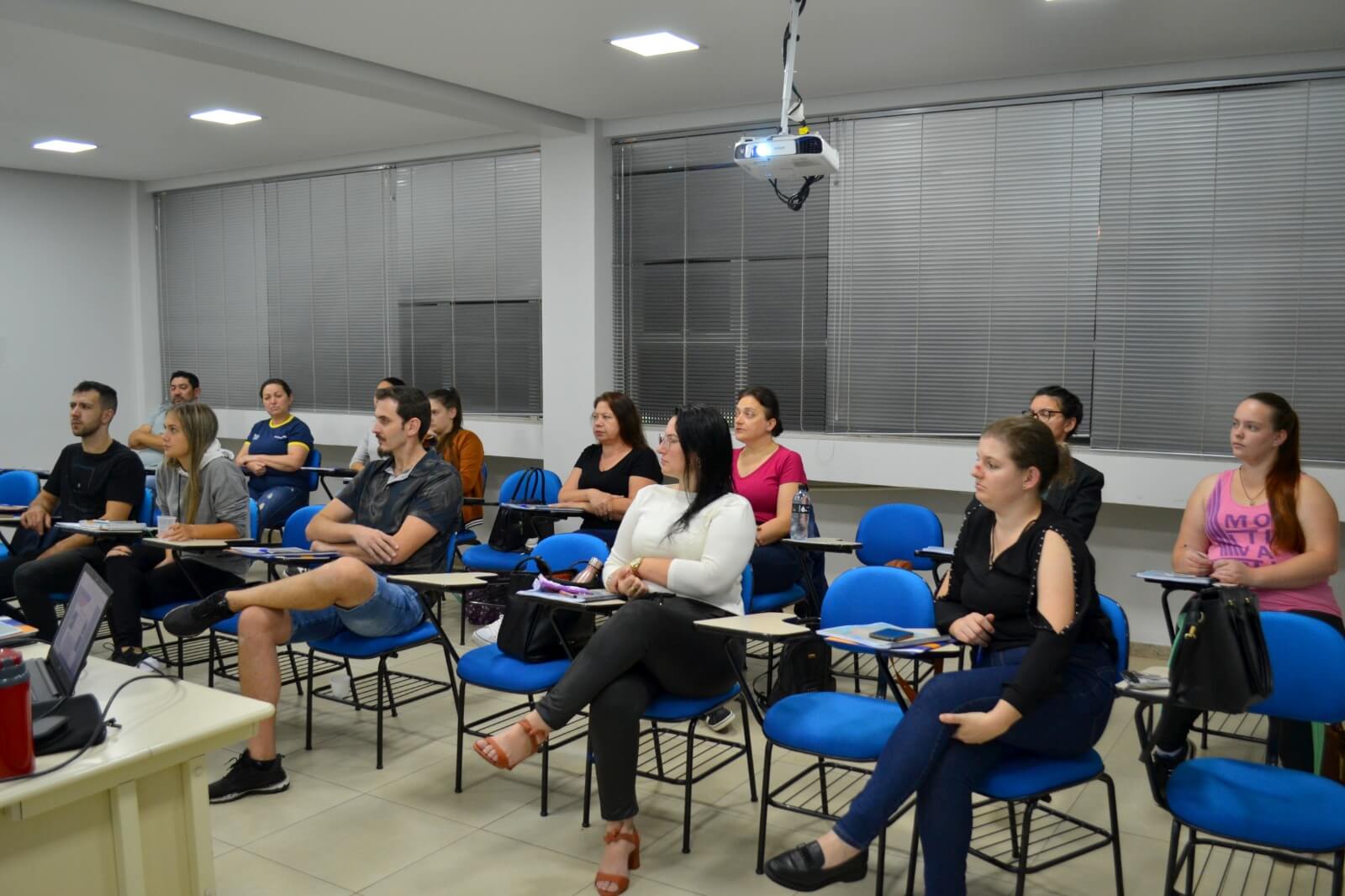 Capa Curso de Boas Práticas em Comércio de Alimentos acontece na AEFW