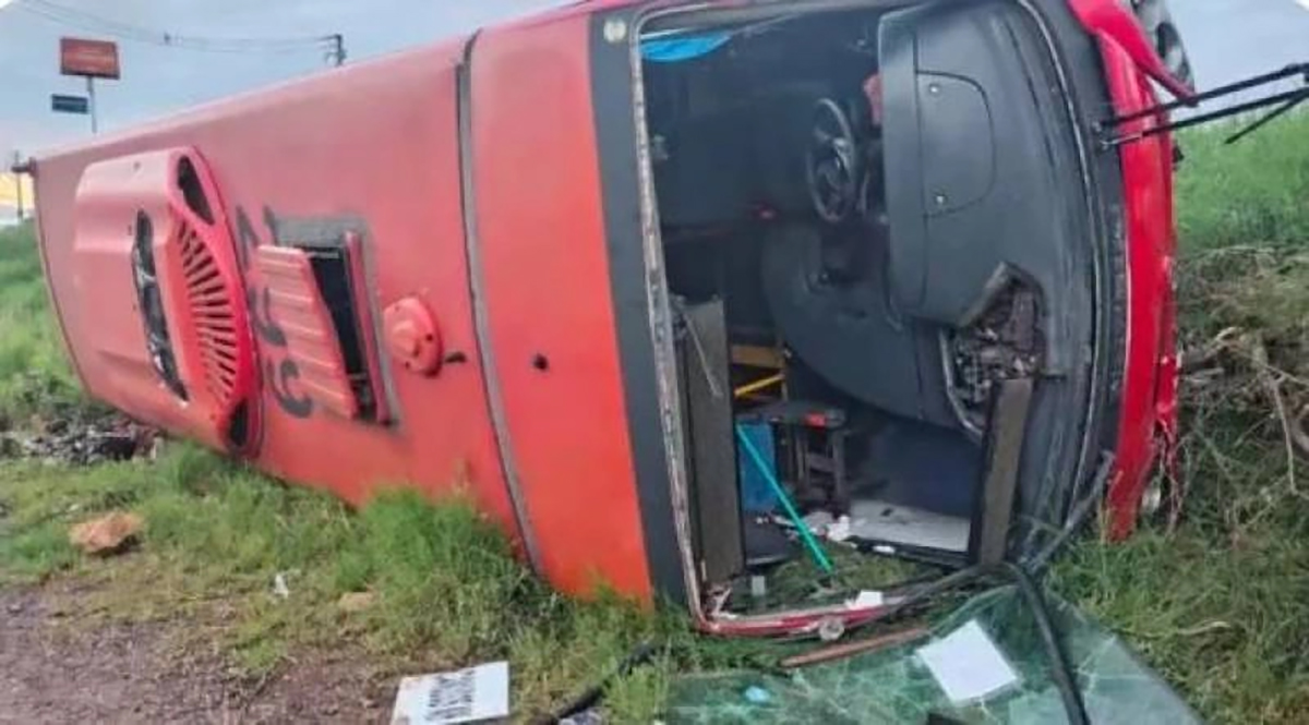 Capa Colisão frontal entre carro e ônibus deixa feridos em Novo Hamburgo