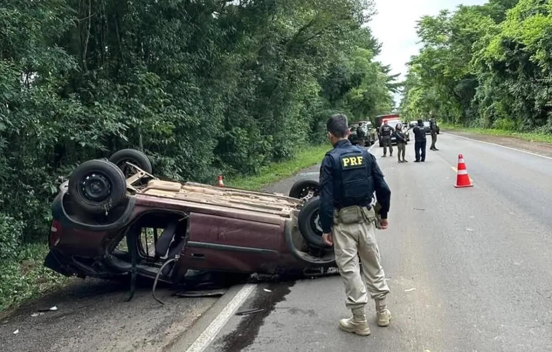 Capa Capotamento deixa uma pessoa morta e outra ferida em Santiago