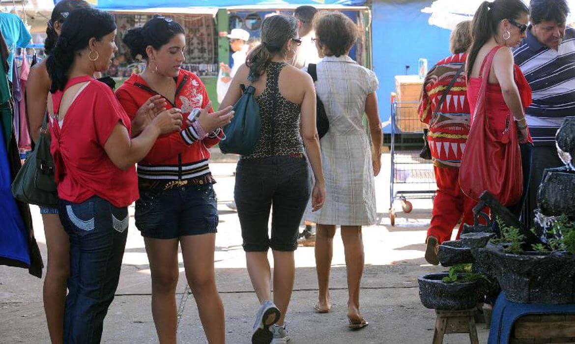 Capa Presidente anuncia projeto para igualar salários de homens e mulheres