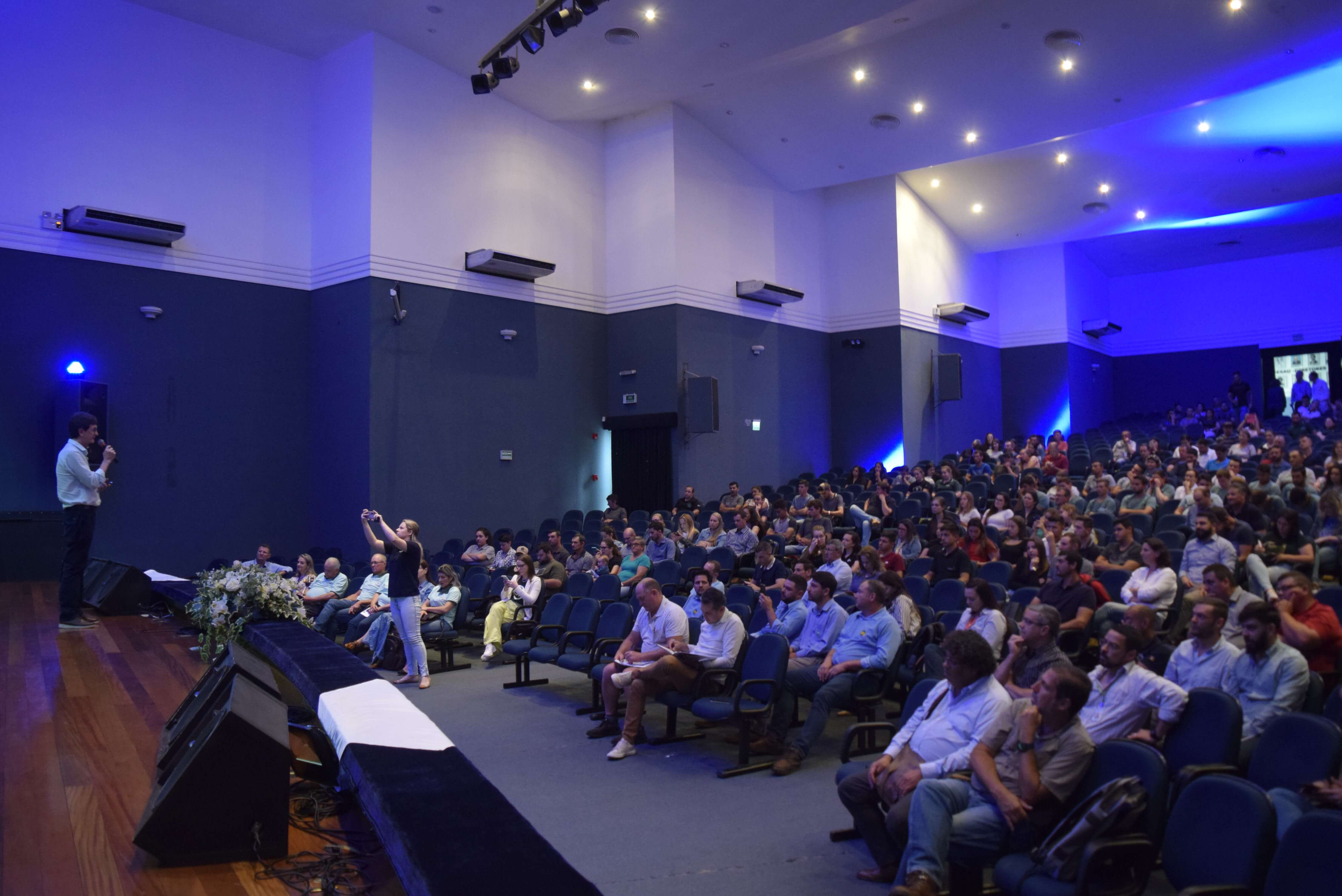 Capa Seminário voltado ao leite e demais cadeias produtivas é realizado na URI/FW