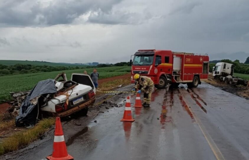 Capa Homem morre em acidente entre carro e caminhão na RS-406 , em Nonoai