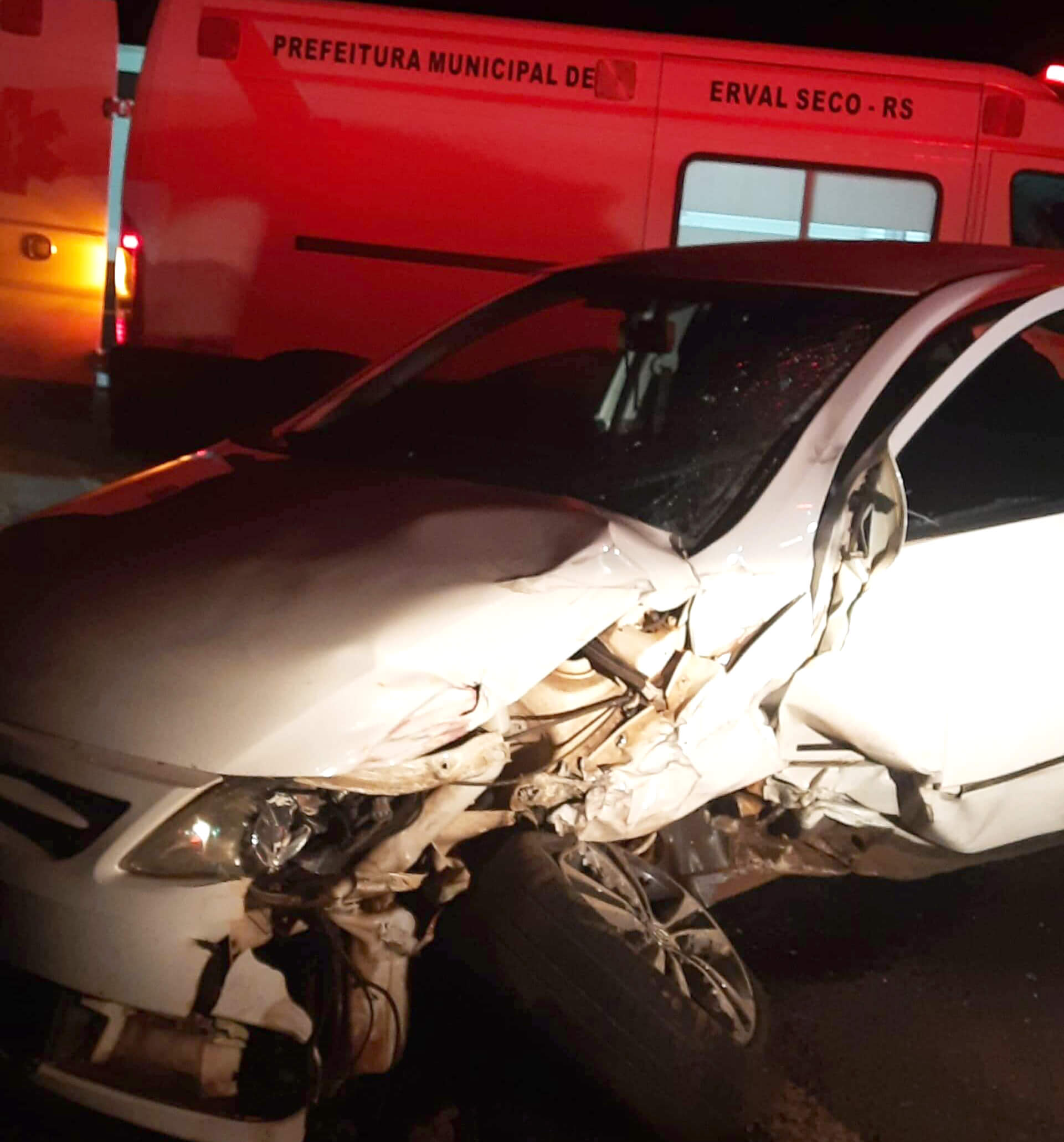 Capa Dois carros se envolvem em colisão na ERS-585, entre Erval Seco e Seberi