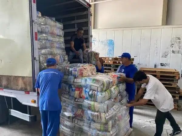 Capa Governo RS inicia entrega de kits de alimentos para cidades em situação de emergência