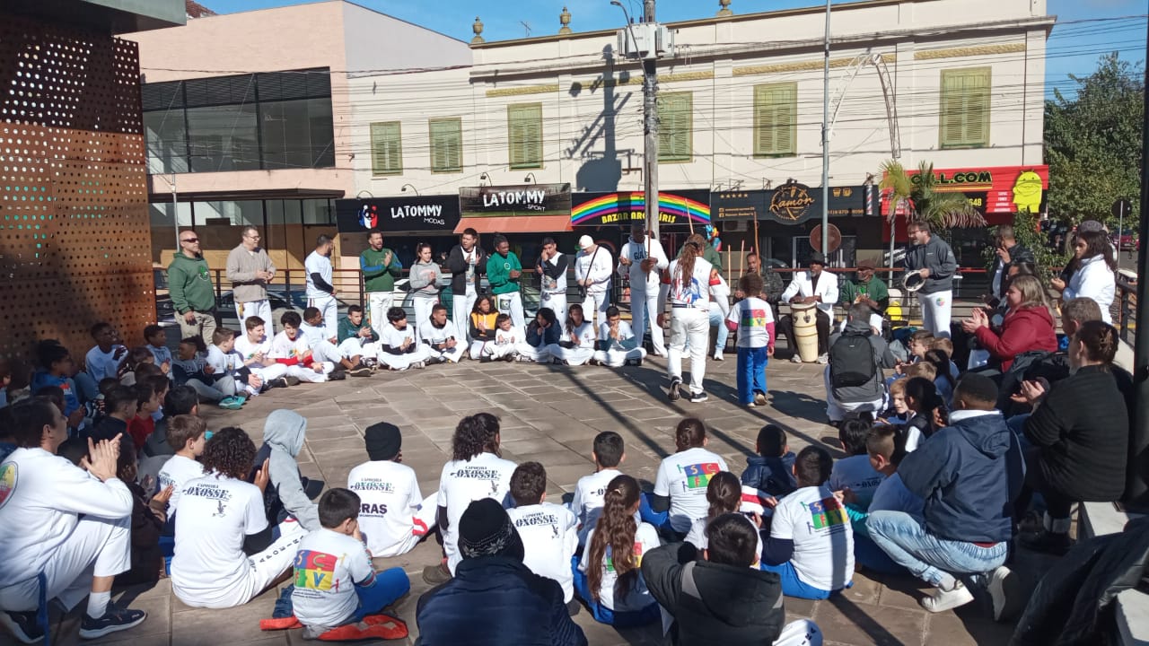 Capa FW: Esporte e Assistência Social promovem viagem ao Festival de Capoeira de Oxósse