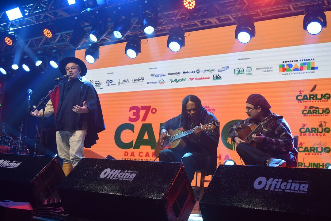 Capa 'Pandorga' vence o 1º Carijo em Prosa e Verso