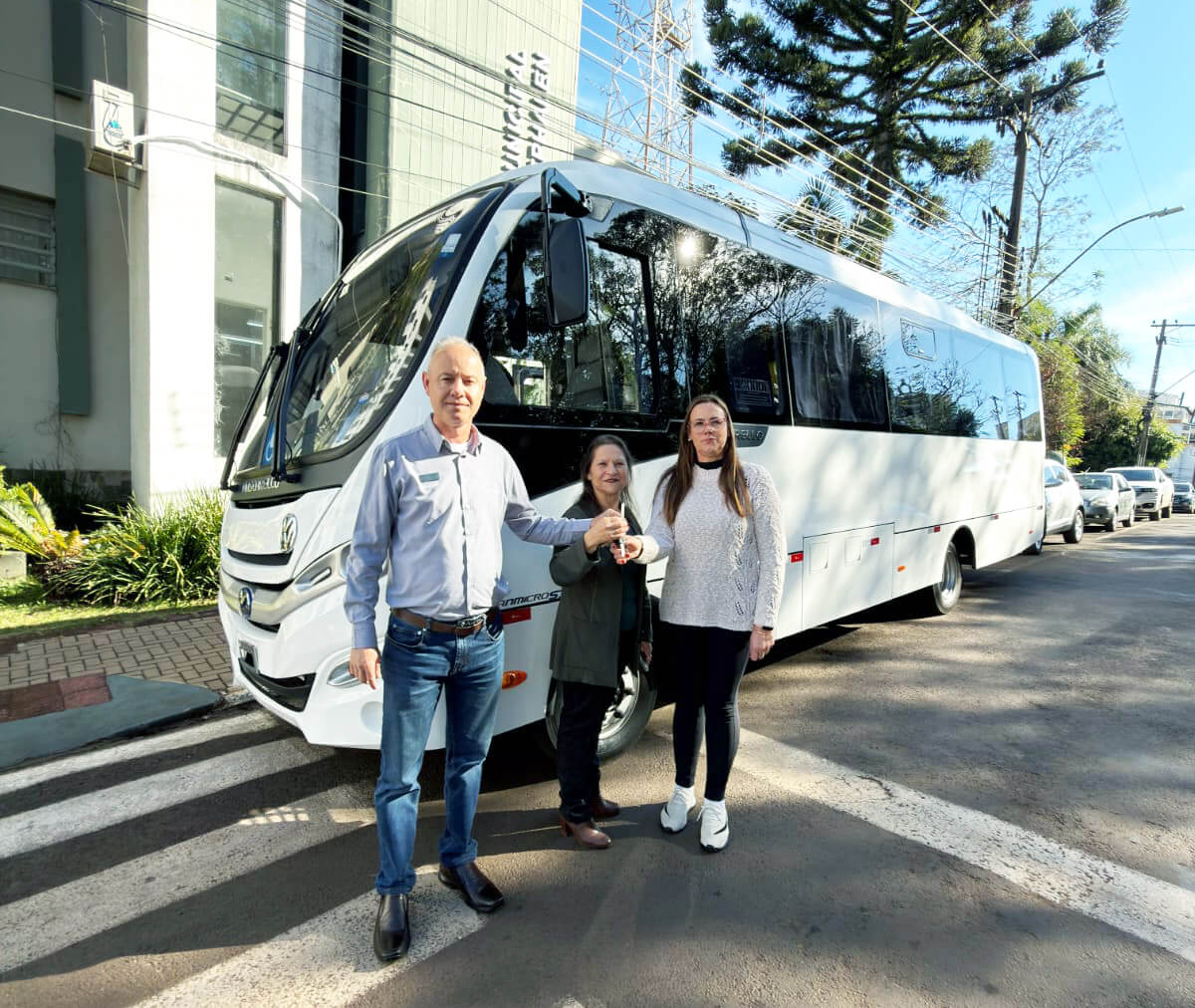 Capa Administração Municipal de Frederico Westphalen adquire novo micro-ônibus para a Secretaria da Saúde