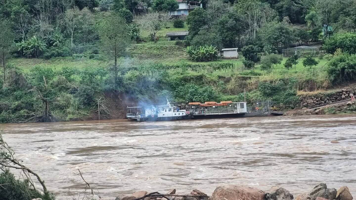 Capa Travessia por balsa entre Santa Tereza e São Valentim do Sul é suspensa temporariamente