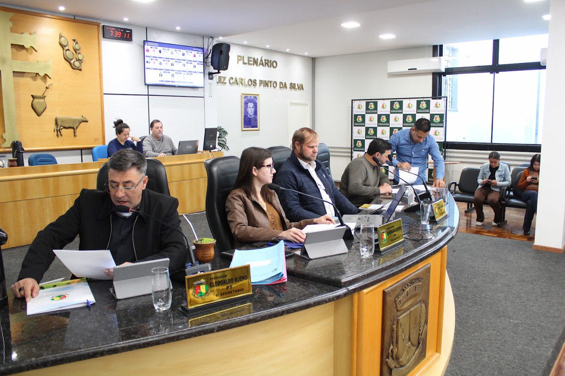 Capa Câmara de Palmeira das Missões aprova projeto que regulamenta abono de permanência dos servidores municipais