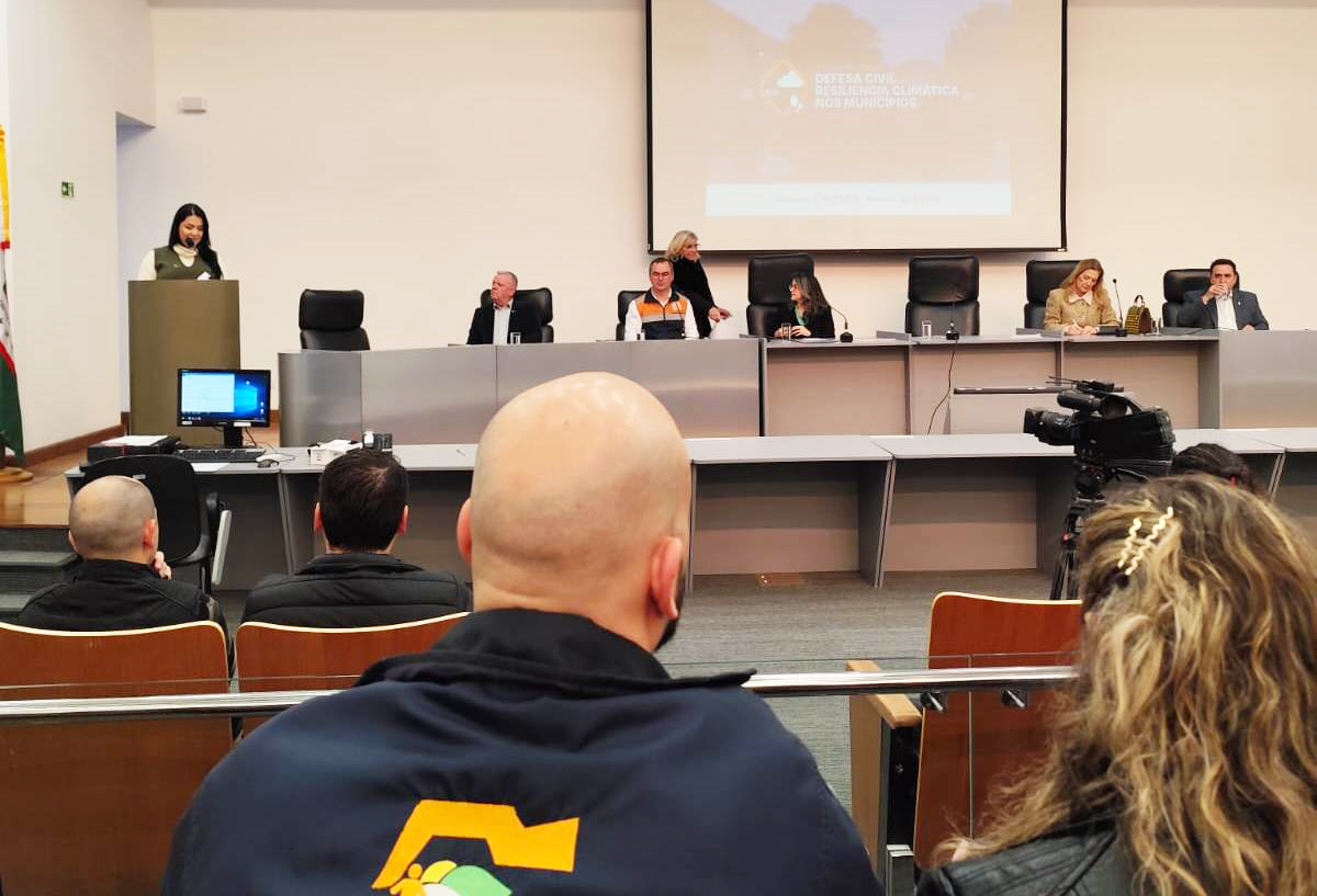 Capa Coordenadores de Defesa Civil de Três Passos e Esperança do Sul participam de seminário na Capital