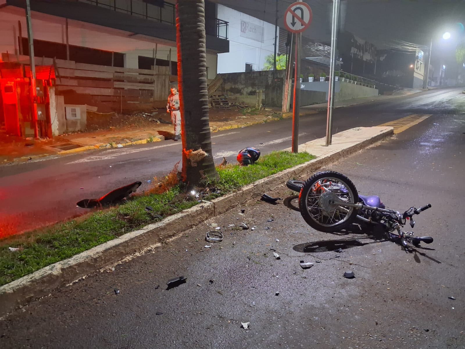 Capa Motociclista morre após colidir contra árvore em avenida de Palmeira das Missões