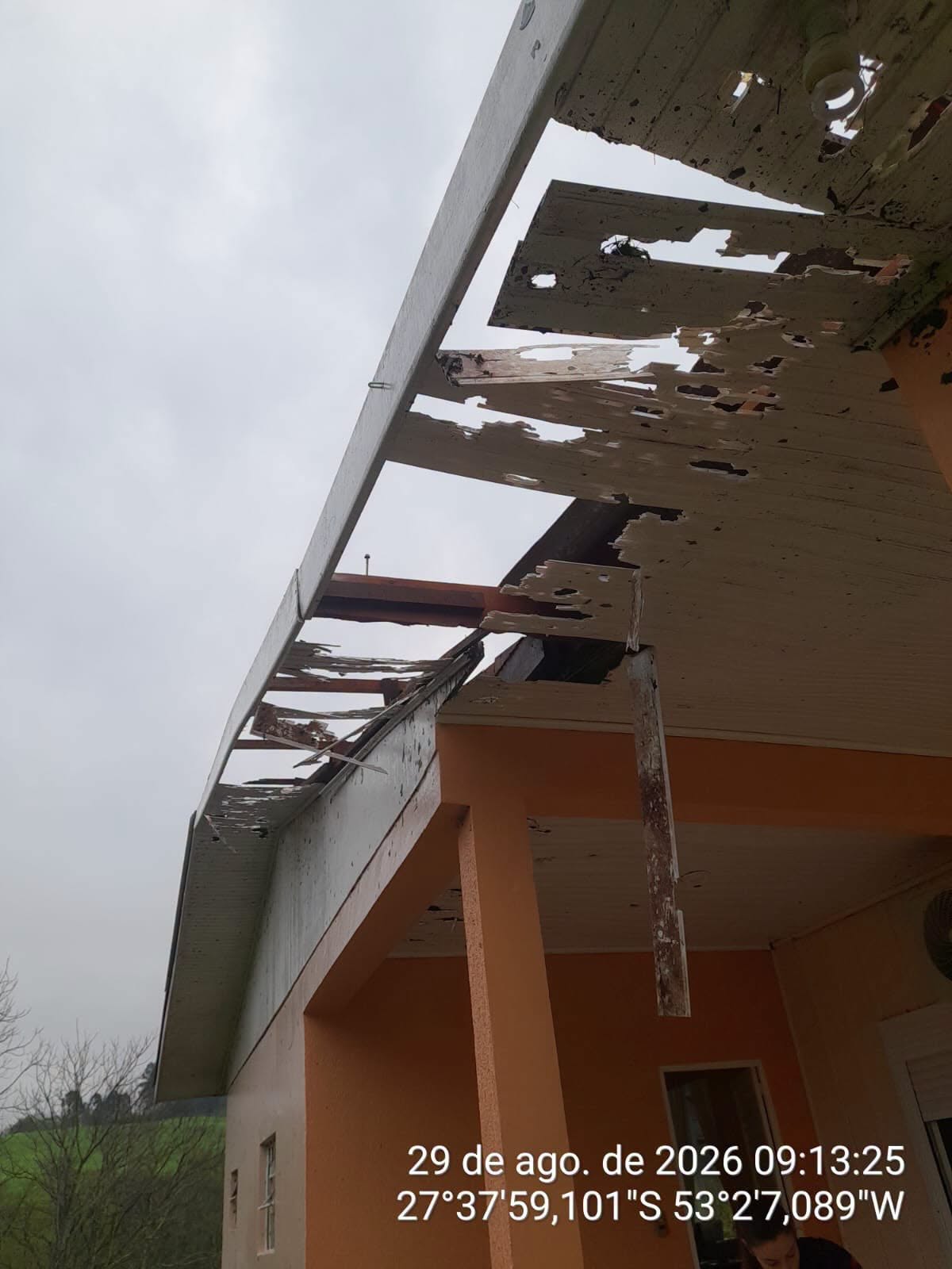Capa Nova tempestade de granizo atinge Constantina e mobiliza equipes da prefeitura no interior