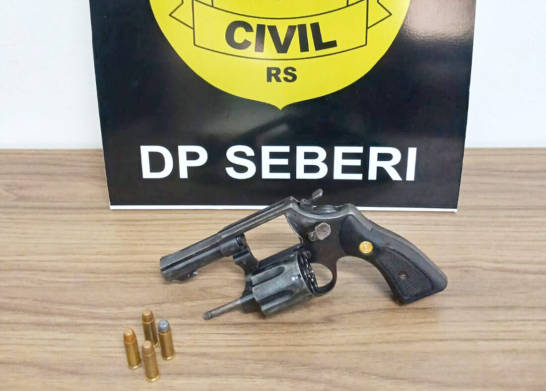 Capa Mulher é presa em flagrante por posse ilegal de arma de fogo em Seberi
