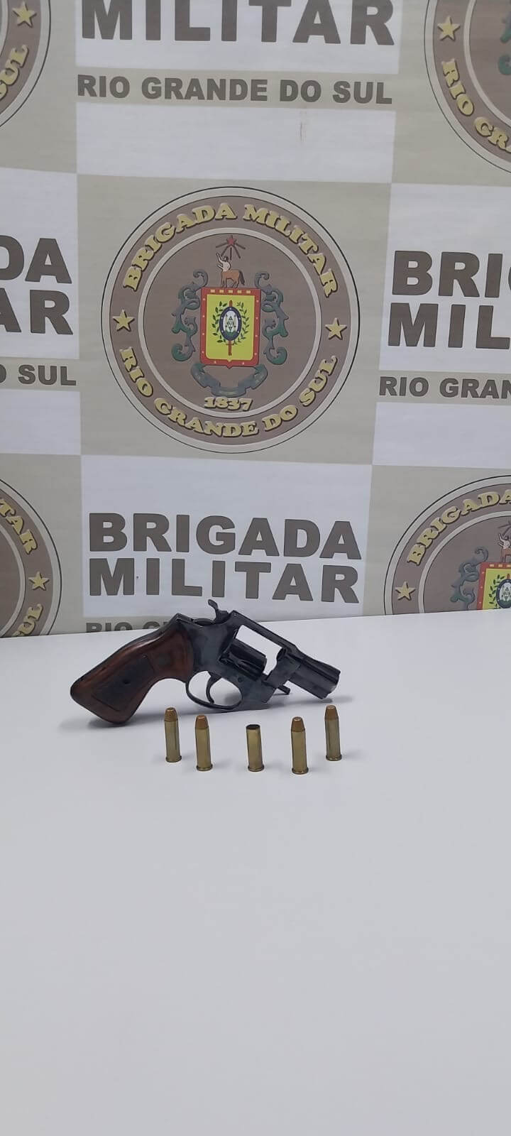 Capa Brigada Militar prende homem por embriaguez ao volante, porte ilegal e disparo de arma de fogo em Taquaruçu do Sul